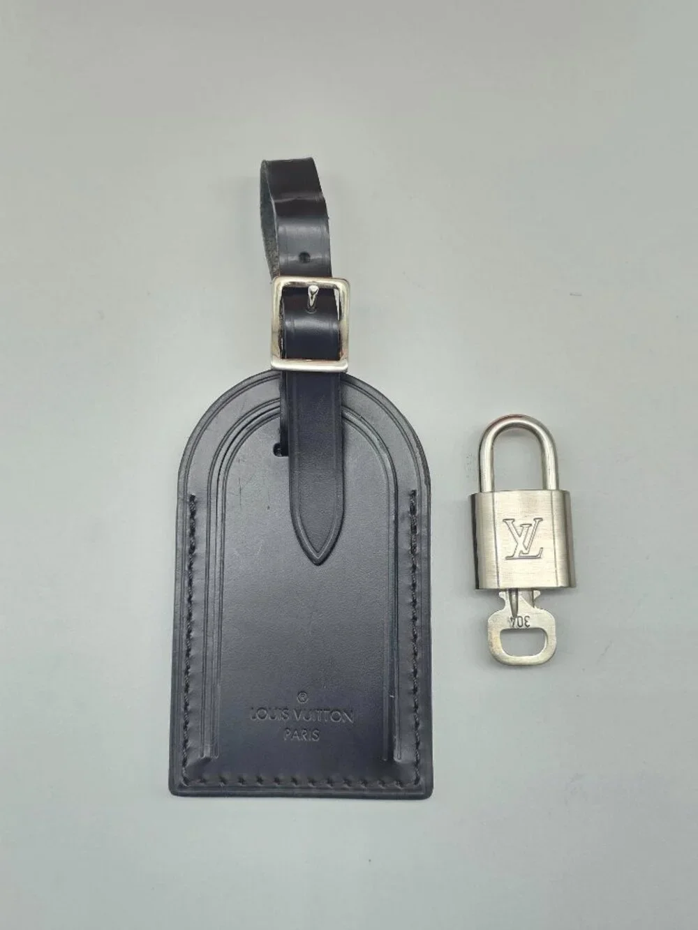 Authentic Louis Vuitton Black Luggage Tag Silver LV Padlock Key & Box